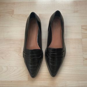 Pointed Loafers in Black Croc
